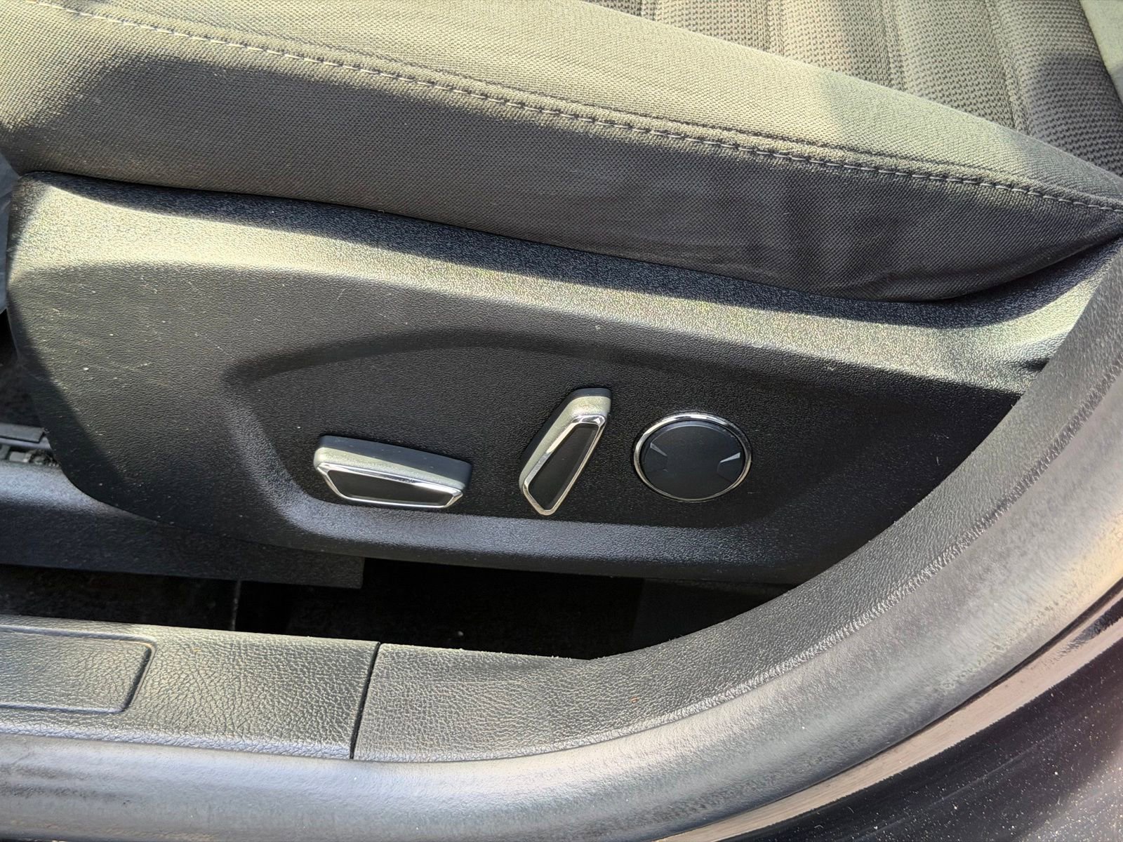 Used 2018 Ford Fusion SE w/ Fusion SE Technology Package FWD image 11