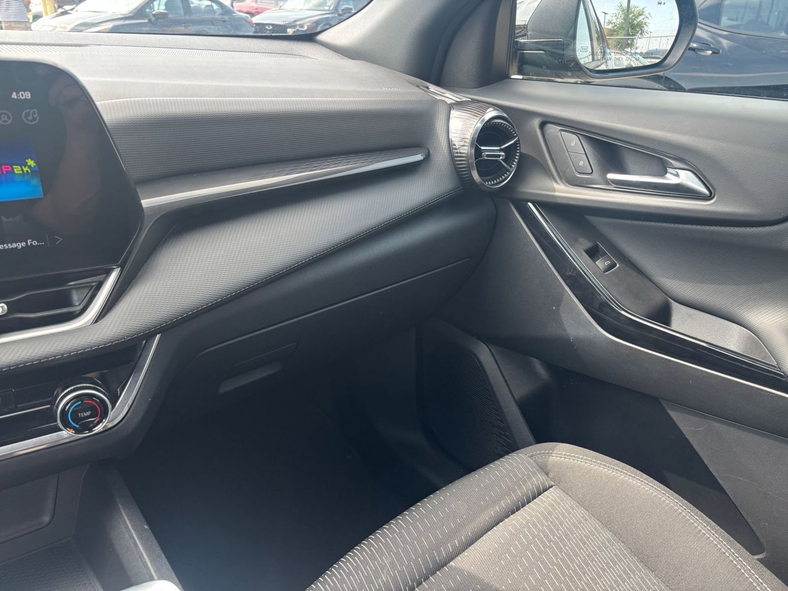Used 2025 Chevrolet Equinox LT FWD image 36