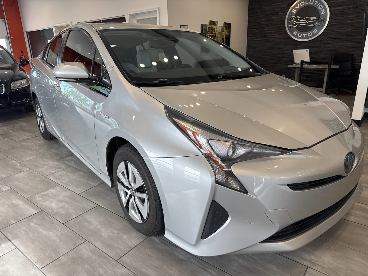 Used 2016 Toyota Prius Four w/ Advanced Technology Package FWD image 2