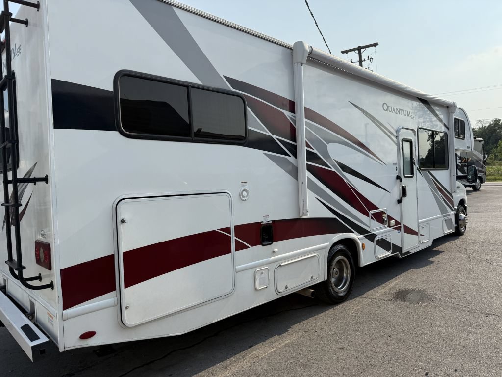 Used 2021 Ford E-450 and Econoline 450 Super Duty w/ Motorhome Prep Package RWD image 28