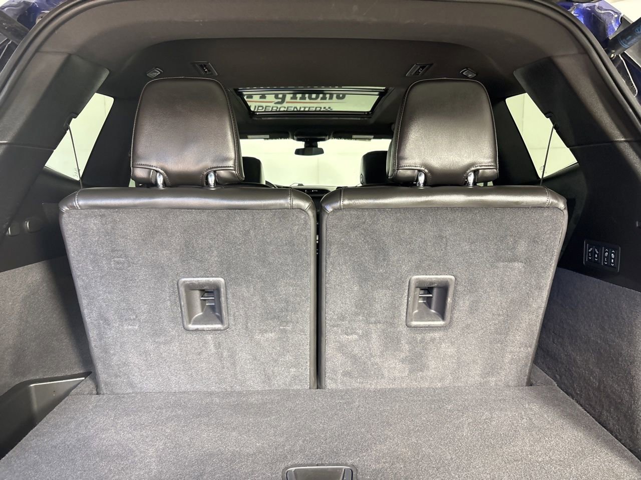 Used 2025 Cadillac XT6 Premium Luxury image 25