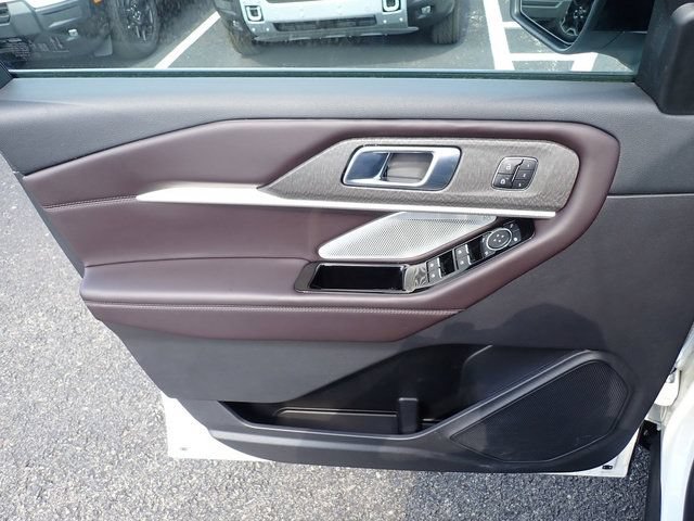 Used 2025 Ford Explorer Platinum AWD/4WD image 23