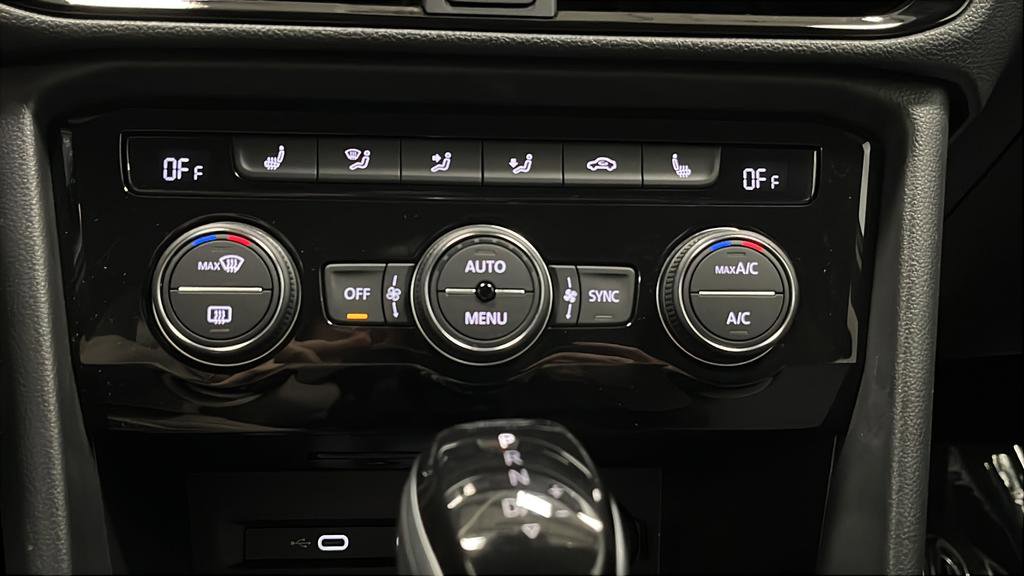 Used 2024 Volkswagen Taos SE image 17