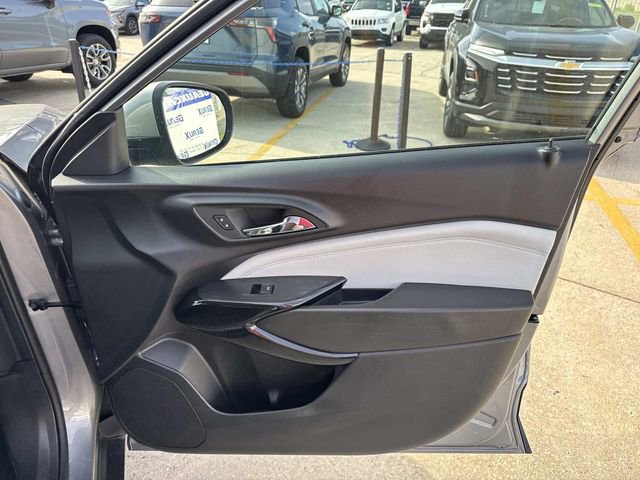 Used 2025 Chevrolet Trax LT w/ LT Convenience Package FWD image 31