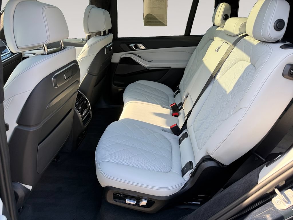 Used 2025 BMW X7 xDrive40i w/ M Sport Package AWD/4WD image 13