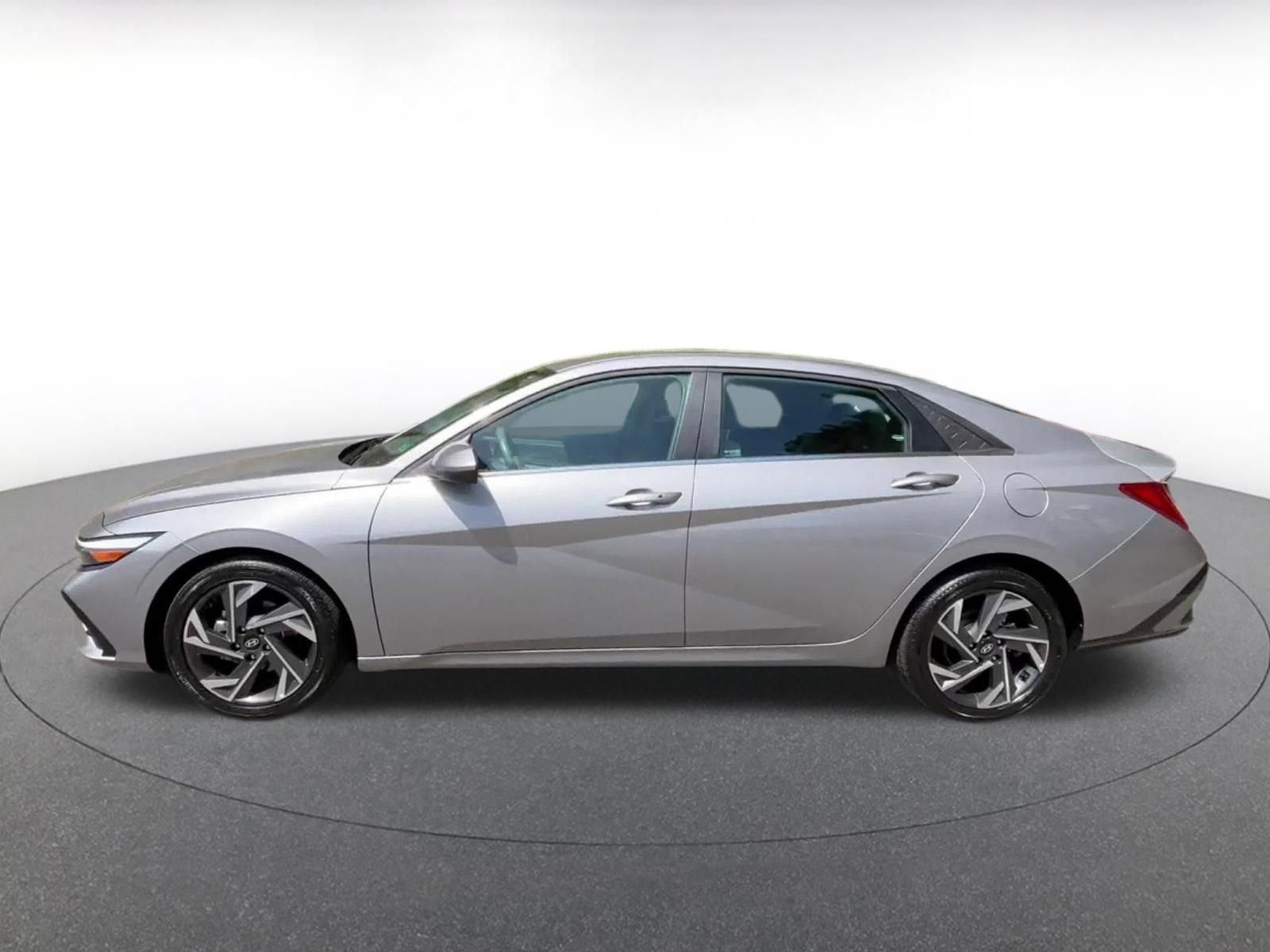 Used 2025 Hyundai Elantra SEL FWD image 10