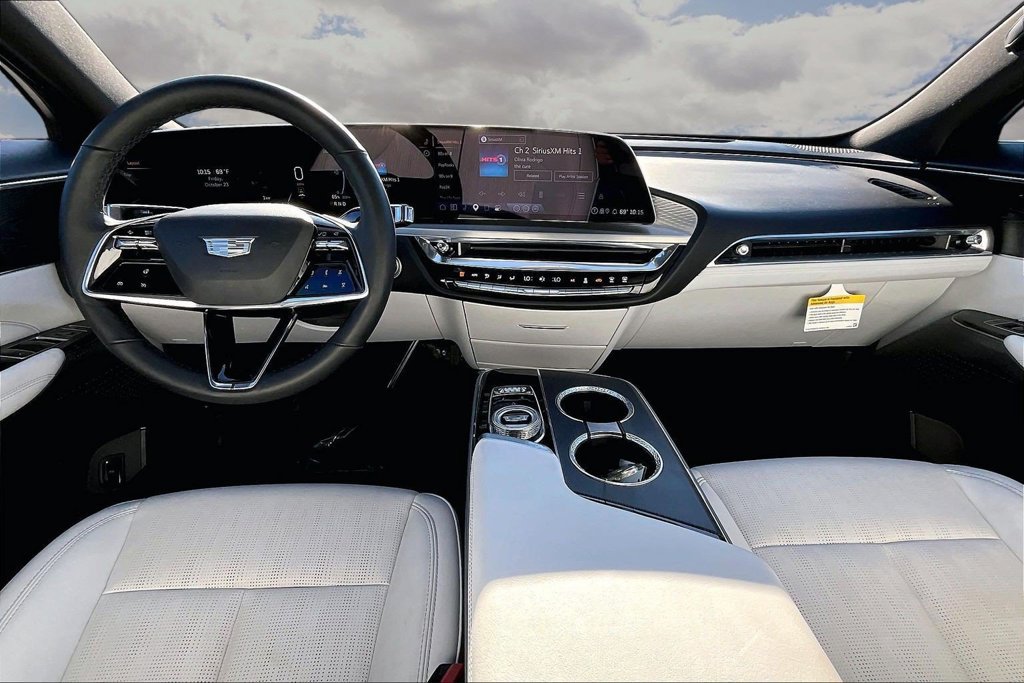 Certified 2024 Cadillac Lyriq Luxury RWD image 7