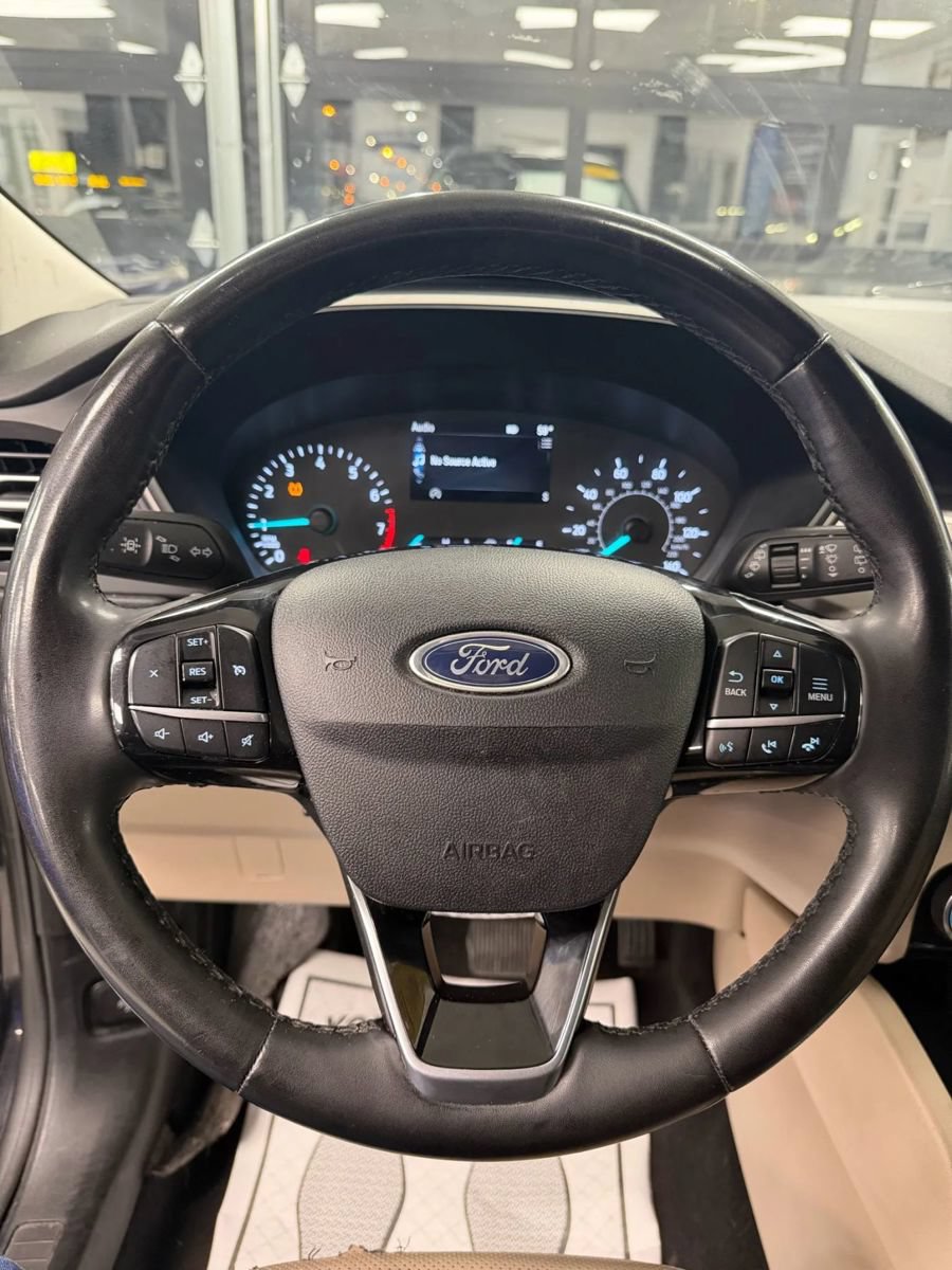 Used 2022 Ford Escape SEL FWD image 25