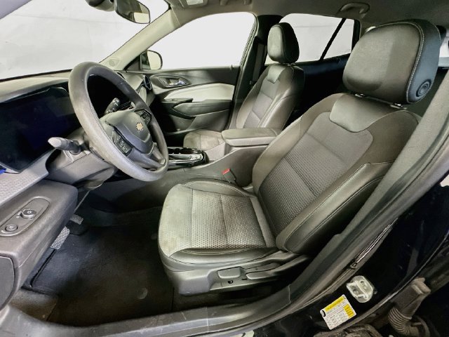 Used 2025 Chevrolet Trax LT FWD image 12