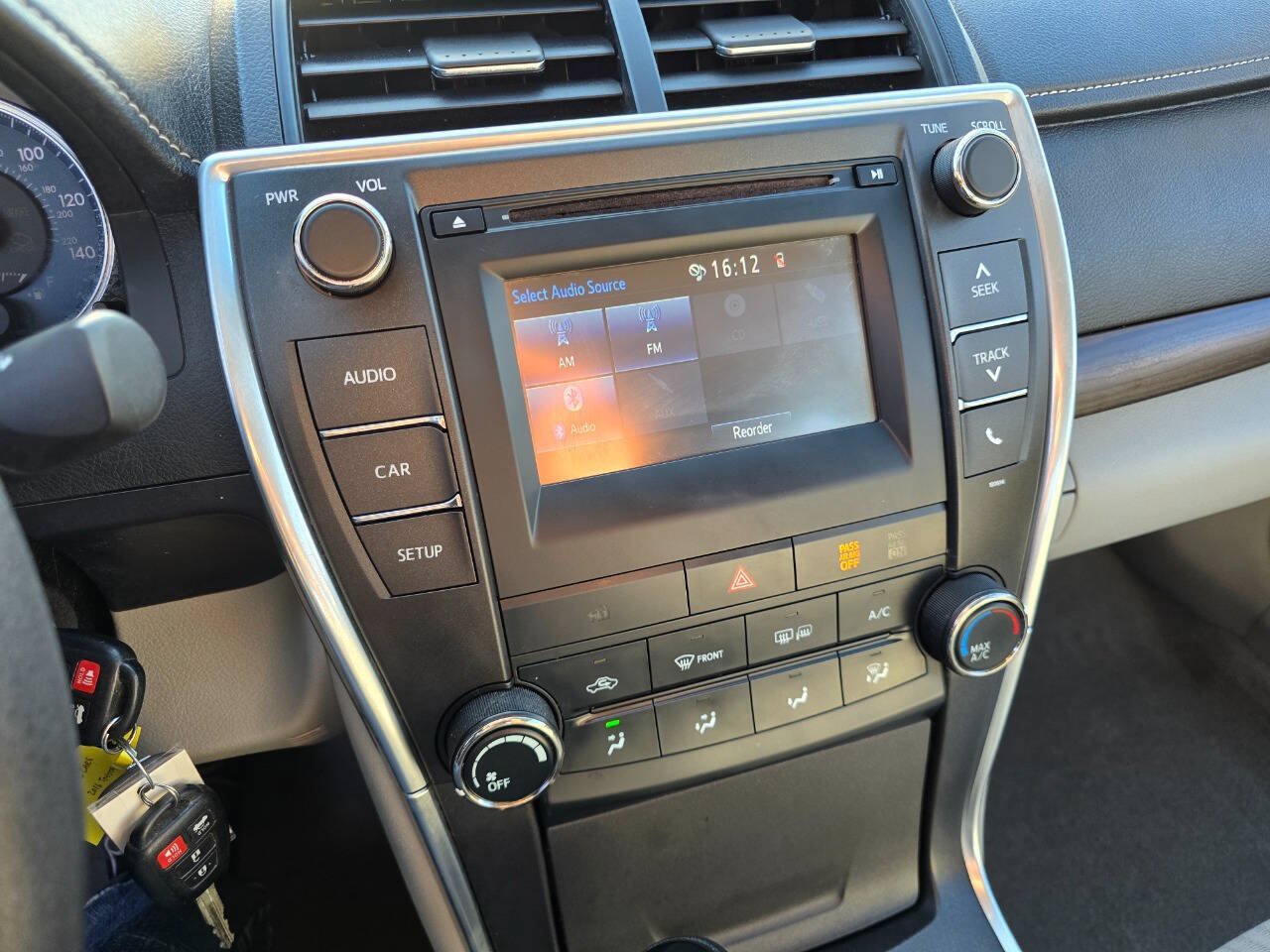 Used 2016 Toyota Camry LE FWD image 19