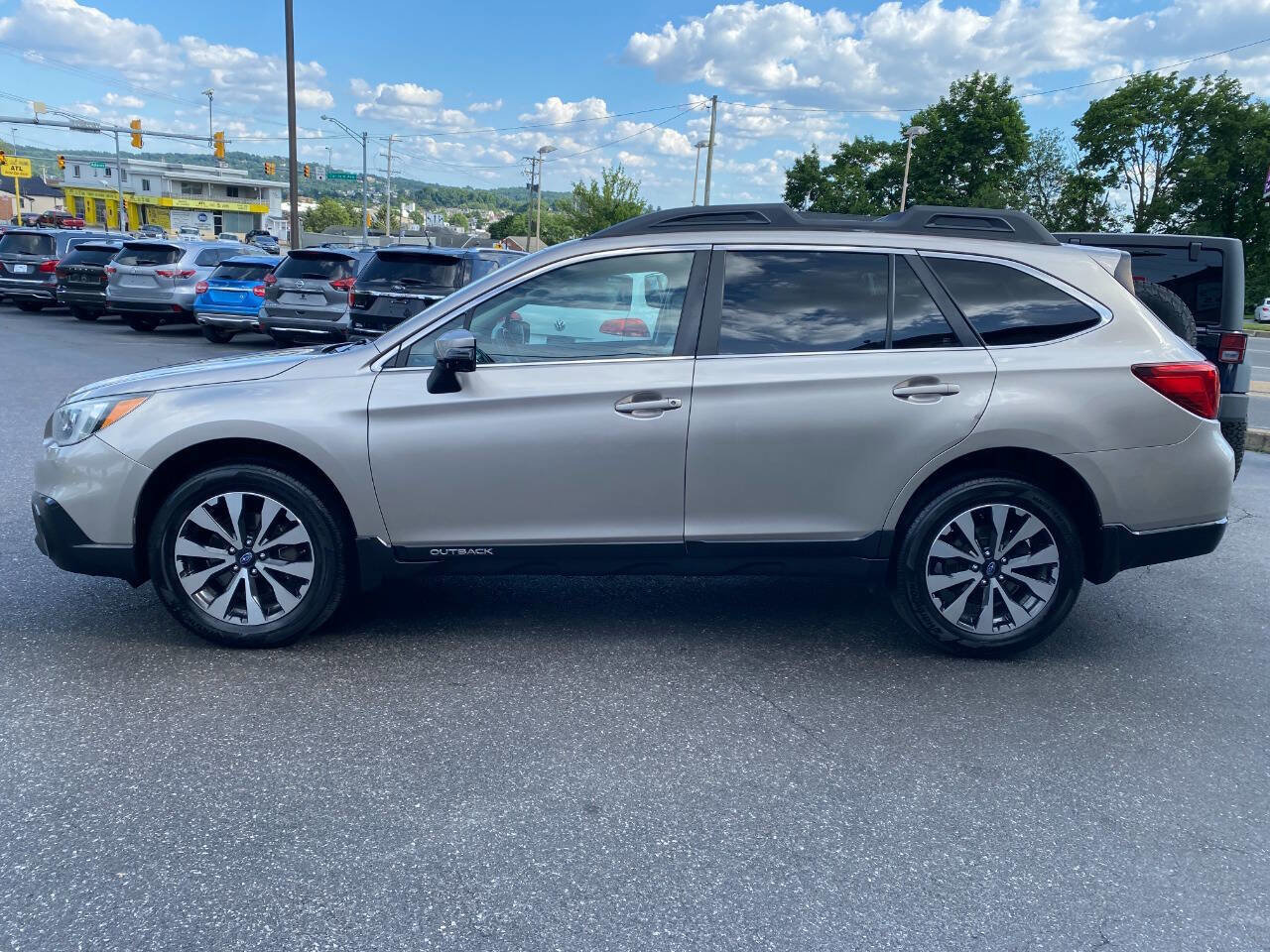 Used 2017 Subaru Outback 2.5i Limited AWD/4WD image 6