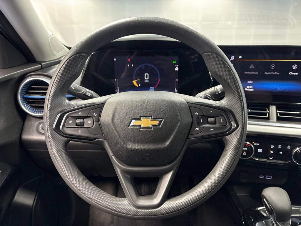 Certified 2025 Chevrolet Trax LT FWD image 31