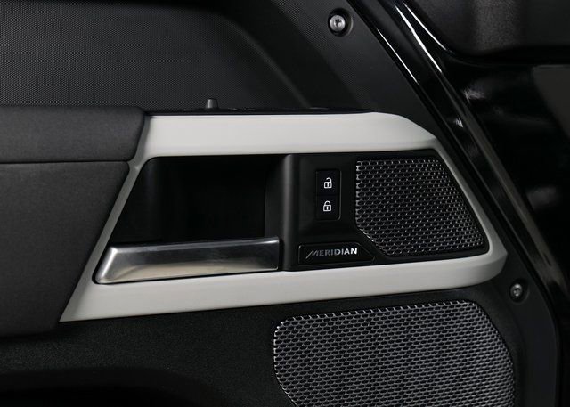 Used 2023 Land Rover Defender 110 S image 24