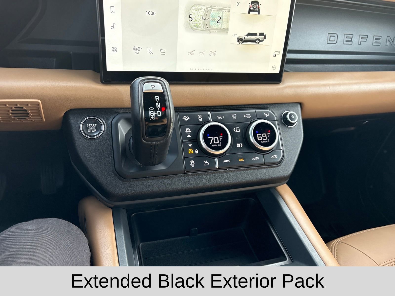 Used 2025 Land Rover Defender 130 X-Dynamic SE image 17