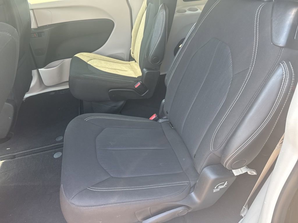Used 2023 Chrysler Voyager LX image 9