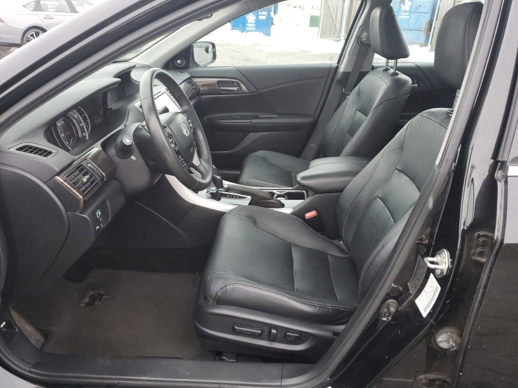 Used 2016 Honda Accord Touring image 11