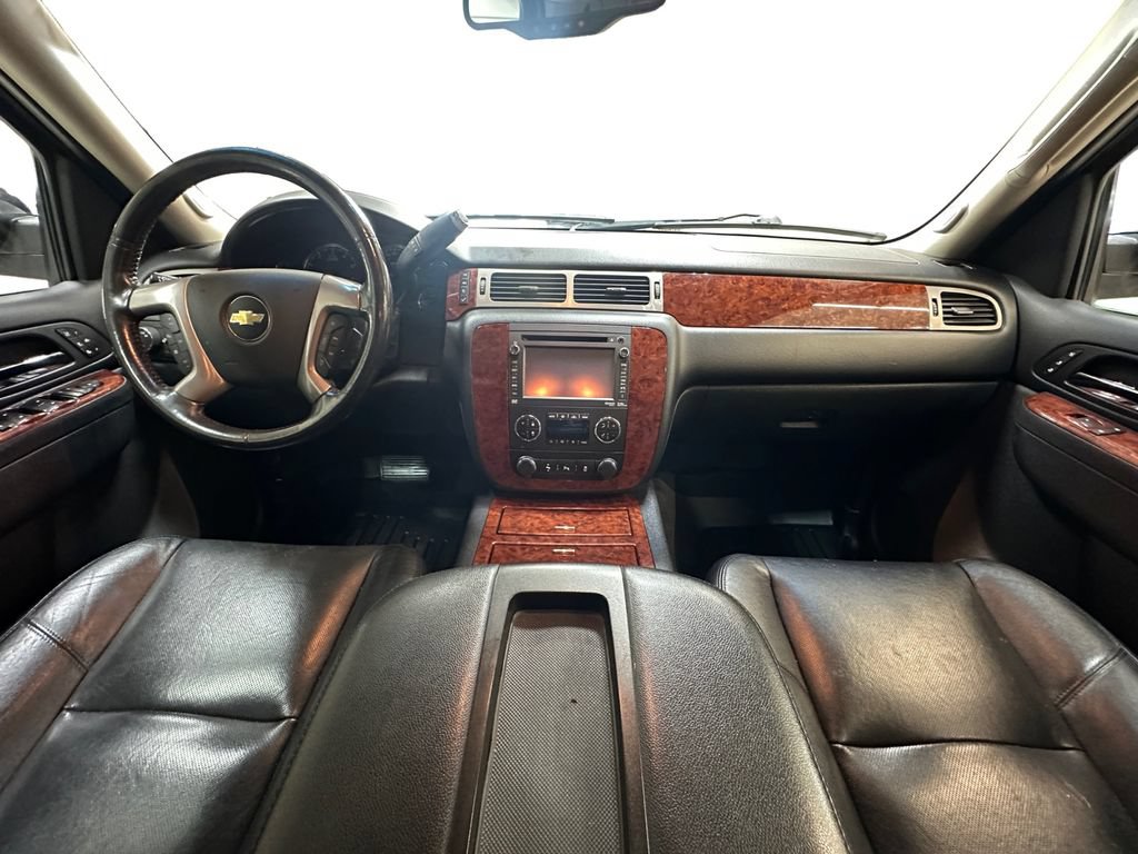 Used 2014 Chevrolet Suburban LTZ AWD/4WD image 30