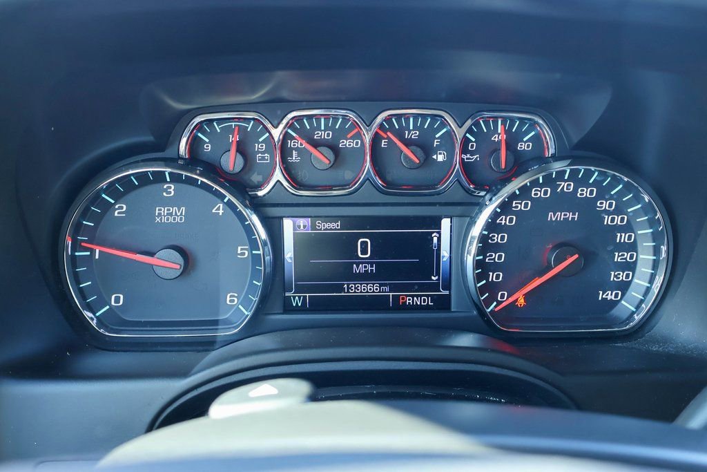 Used 2018 Chevrolet Suburban LT image 12