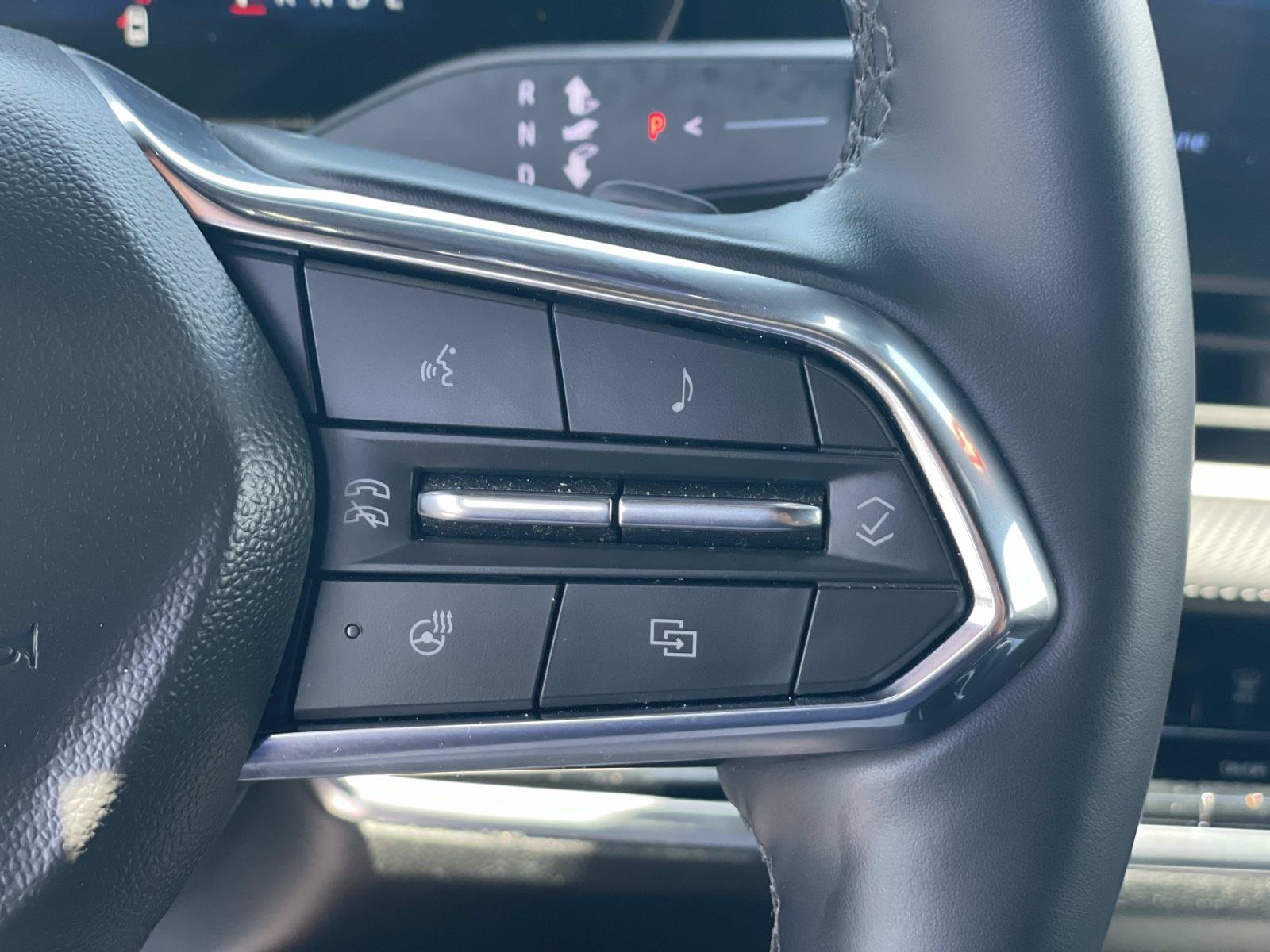 Used 2025 Chevrolet Equinox LT FWD image 12