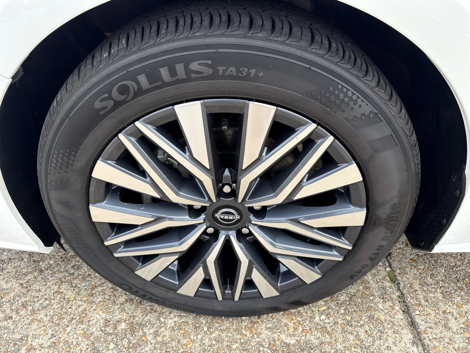 Used 2025 Nissan Altima 2.5 SV FWD image 10