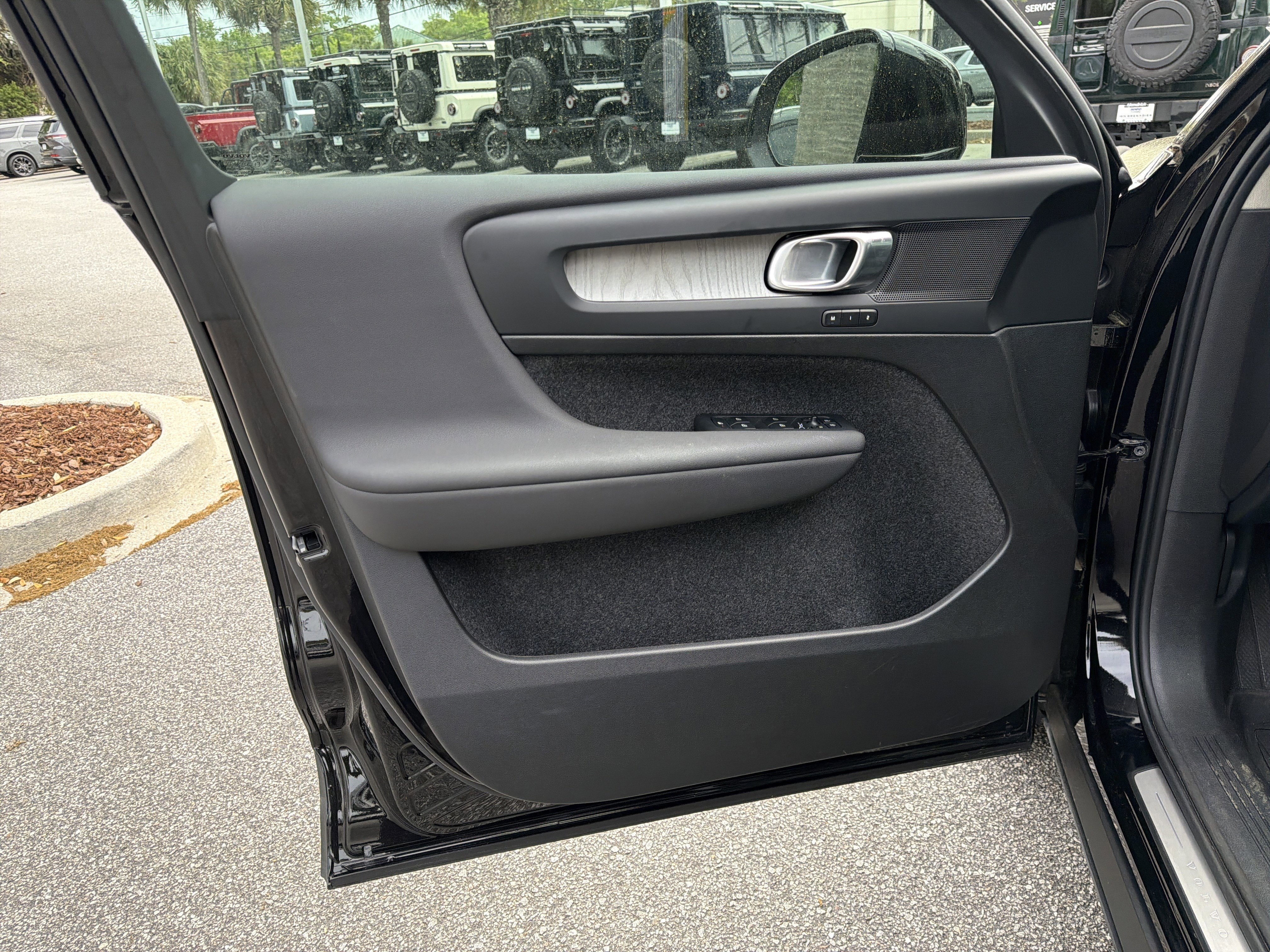 Certified 2025 Volvo XC40 B5 Core w/ Protection Package Premier image 14