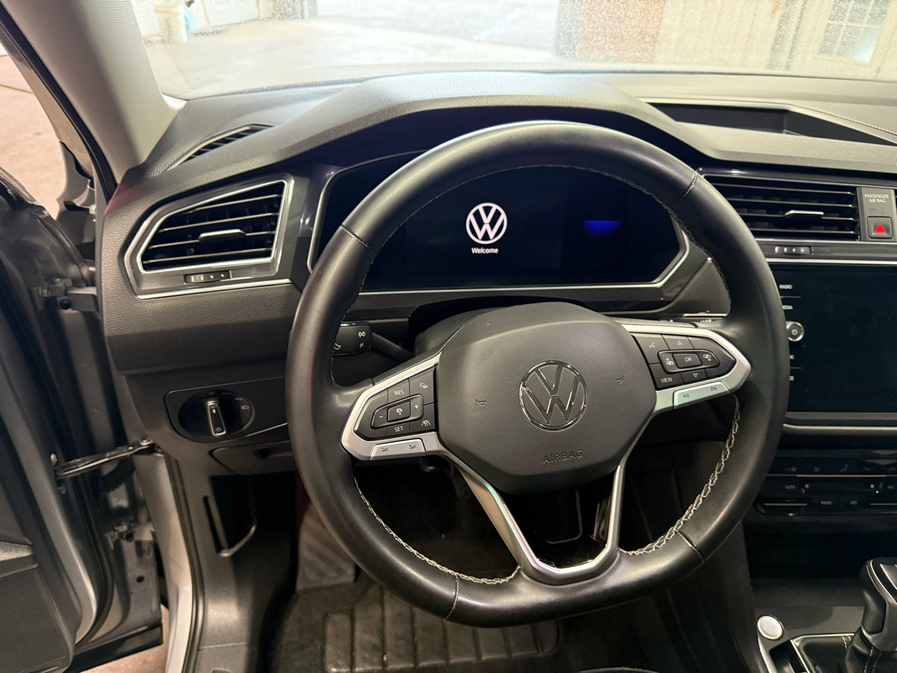 Used 2022 Volkswagen Tiguan SE image 12