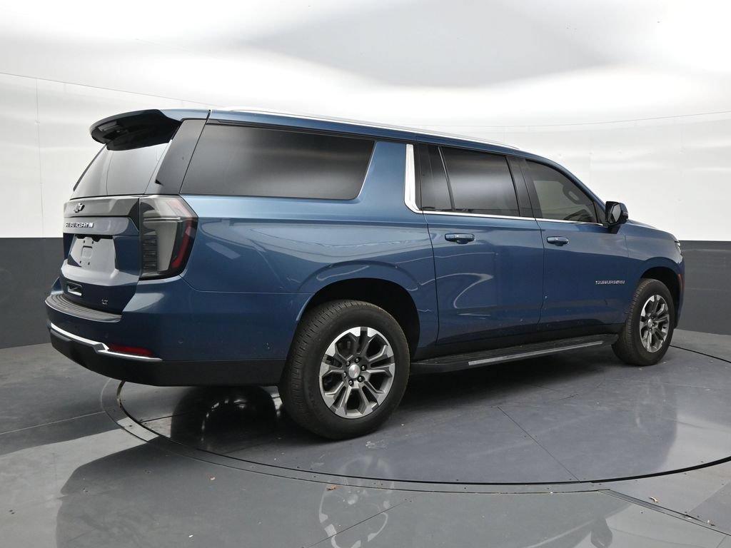 Used 2025 Chevrolet Suburban LT w/ Comfort Package RWD image 5