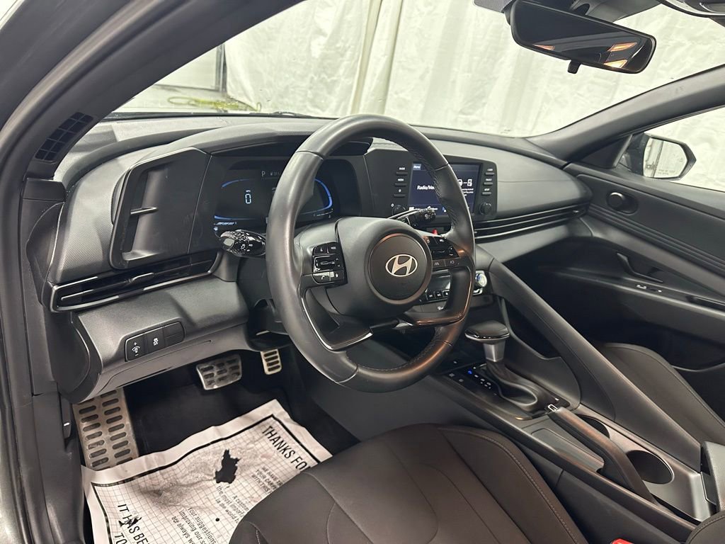 Used 2025 Hyundai Elantra Sport image 15
