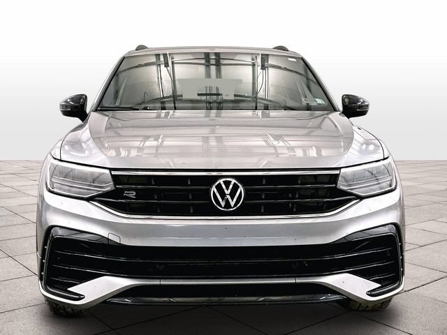 Used 2024 Volkswagen Tiguan SE R-Line AWD/4WD image 3