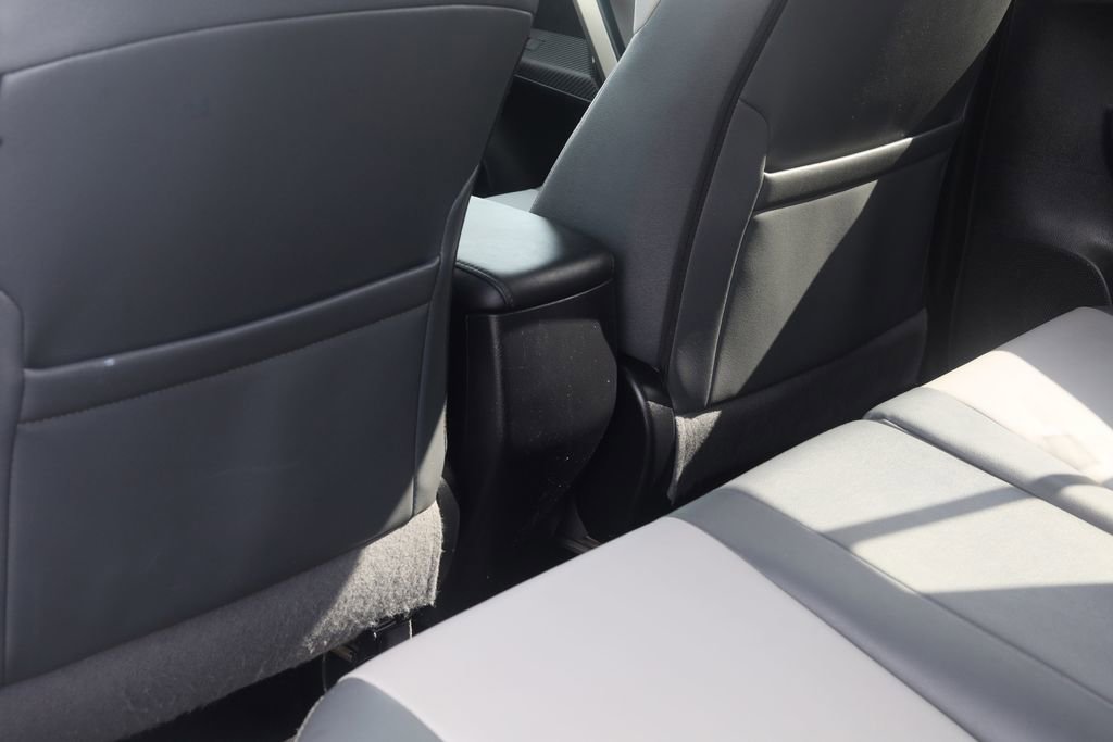 Used 2015 Toyota RAV4 Limited image 35