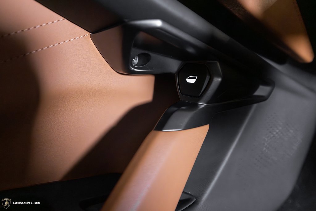 Used 2024 Lamborghini Revuelto image 21
