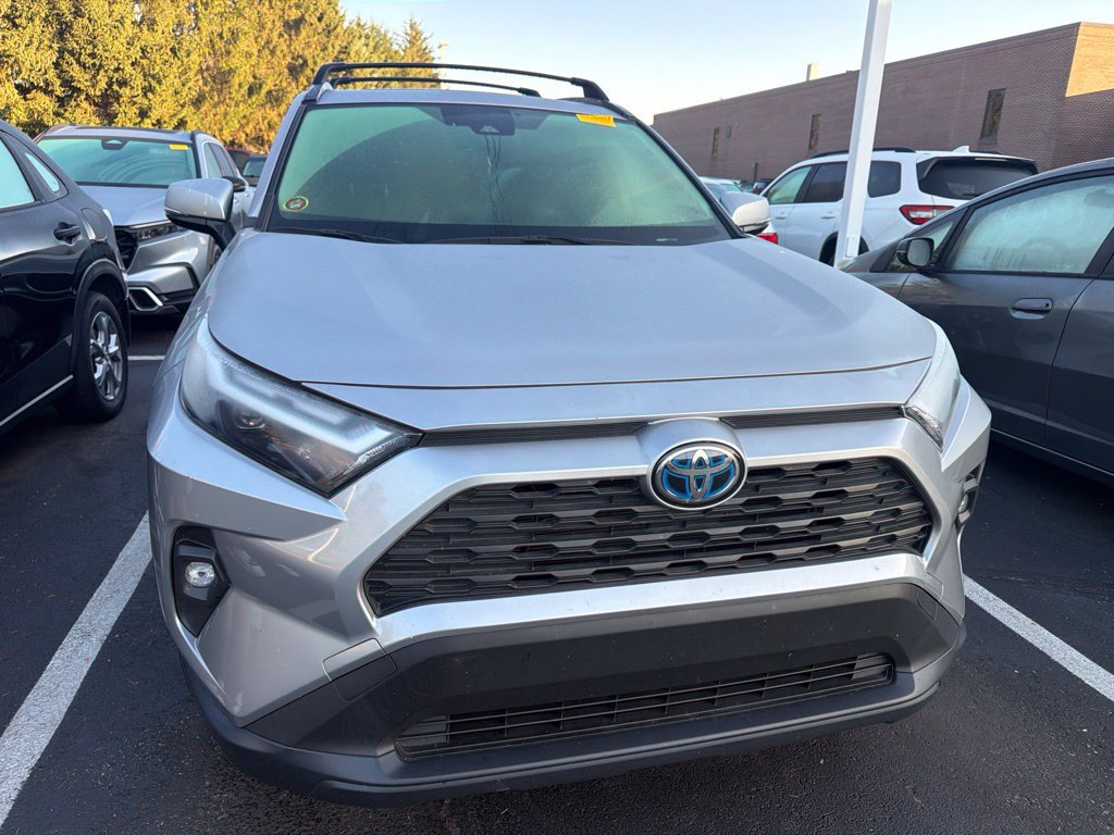 Used 2022 Toyota RAV4 XLE Premium AWD/4WD image 5