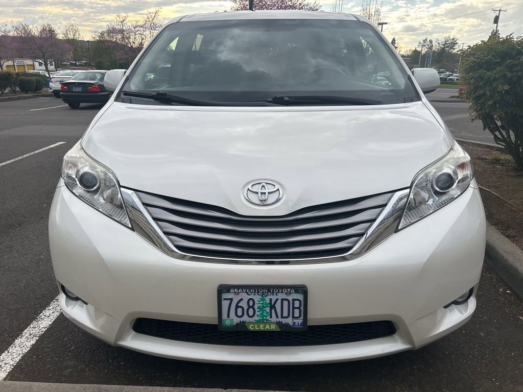 Used 2017 Toyota Sienna XLE w/ XLE Navigation Package image 2