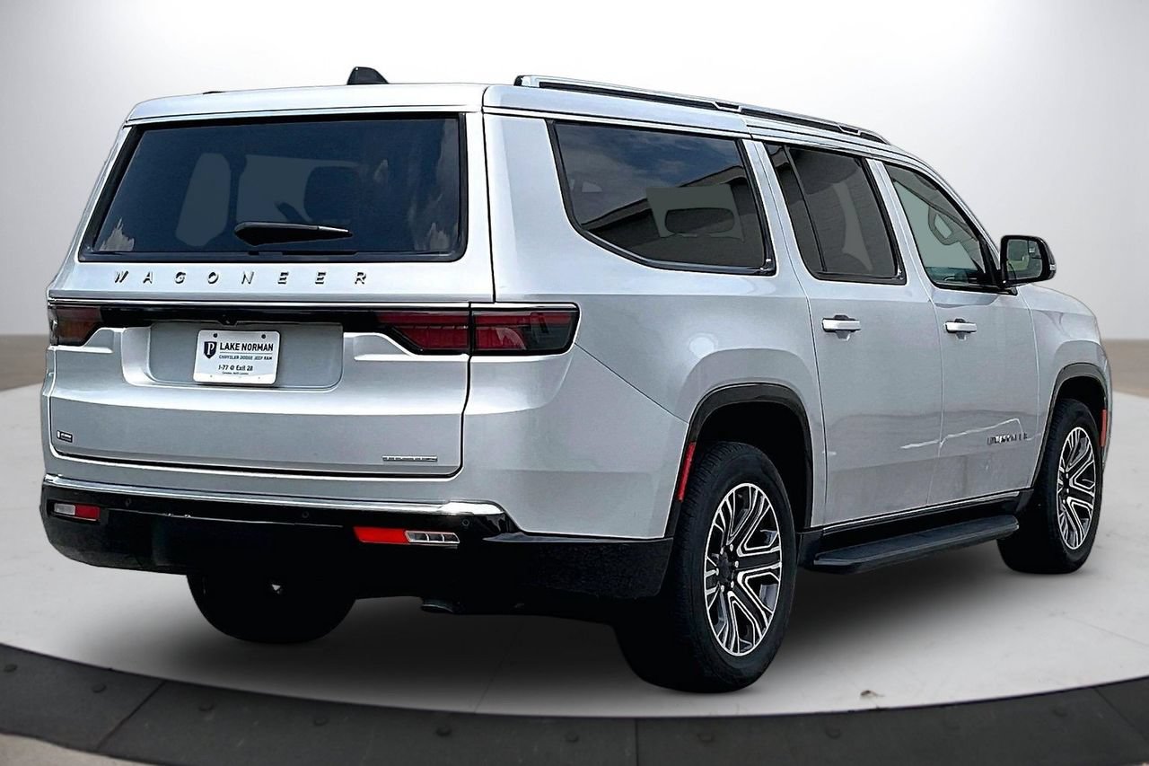 Certified 2024 Jeep Wagoneer L Series II w/ Flexible Seating Group AWD/4WD image 9