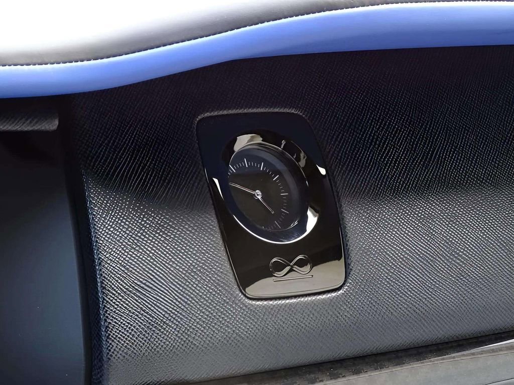 Used 2023 Rolls-Royce Cullinan Black Badge image 16