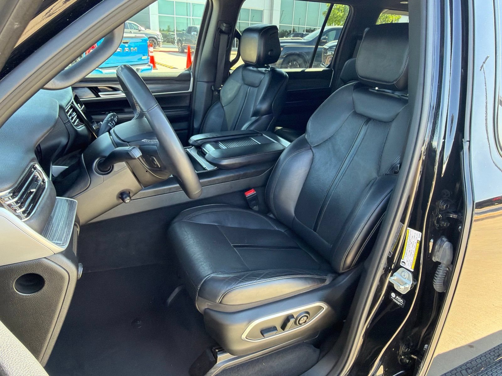 Used 2024 Jeep Wagoneer Series II w/ Flexible Seating Group AWD/4WD image 14