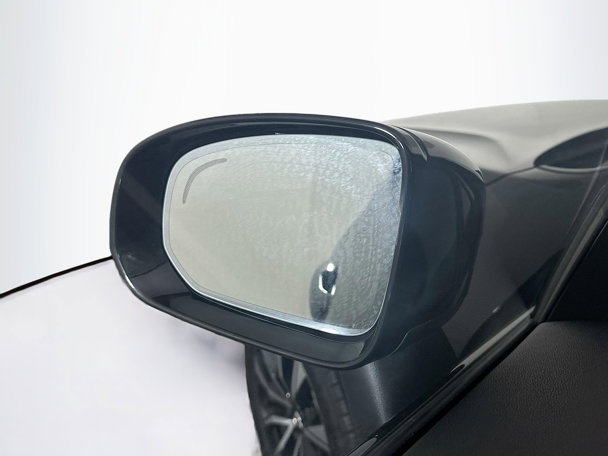 Used 2025 Volvo XC60 B5 Plus image 16