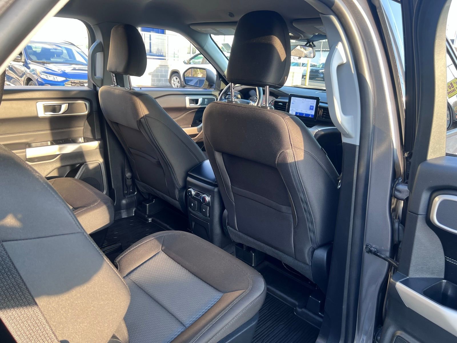 Used 2022 Ford Explorer XLT AWD/4WD image 46