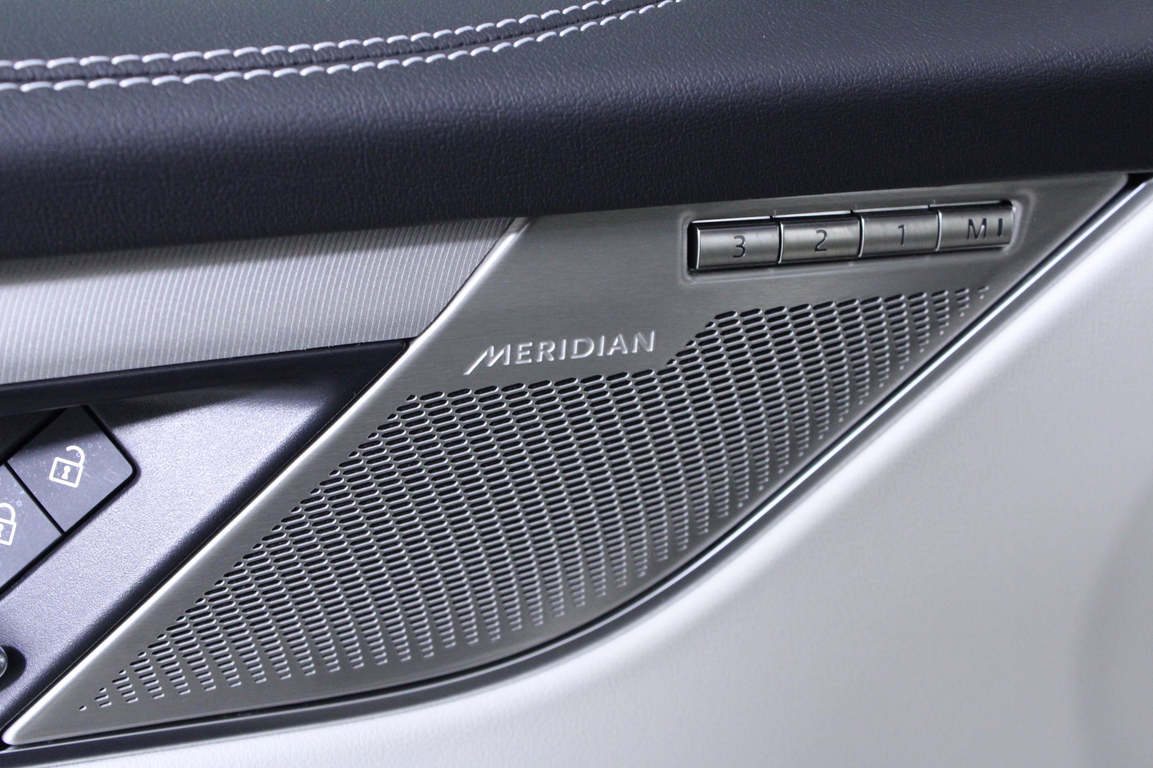 Used 2025 Jaguar F-PACE R-Dynamic S image 19