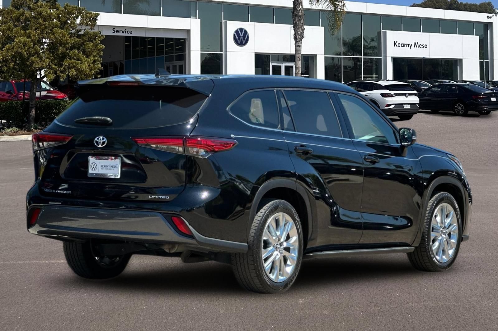 Used 2020 Toyota Highlander Limited FWD image 4