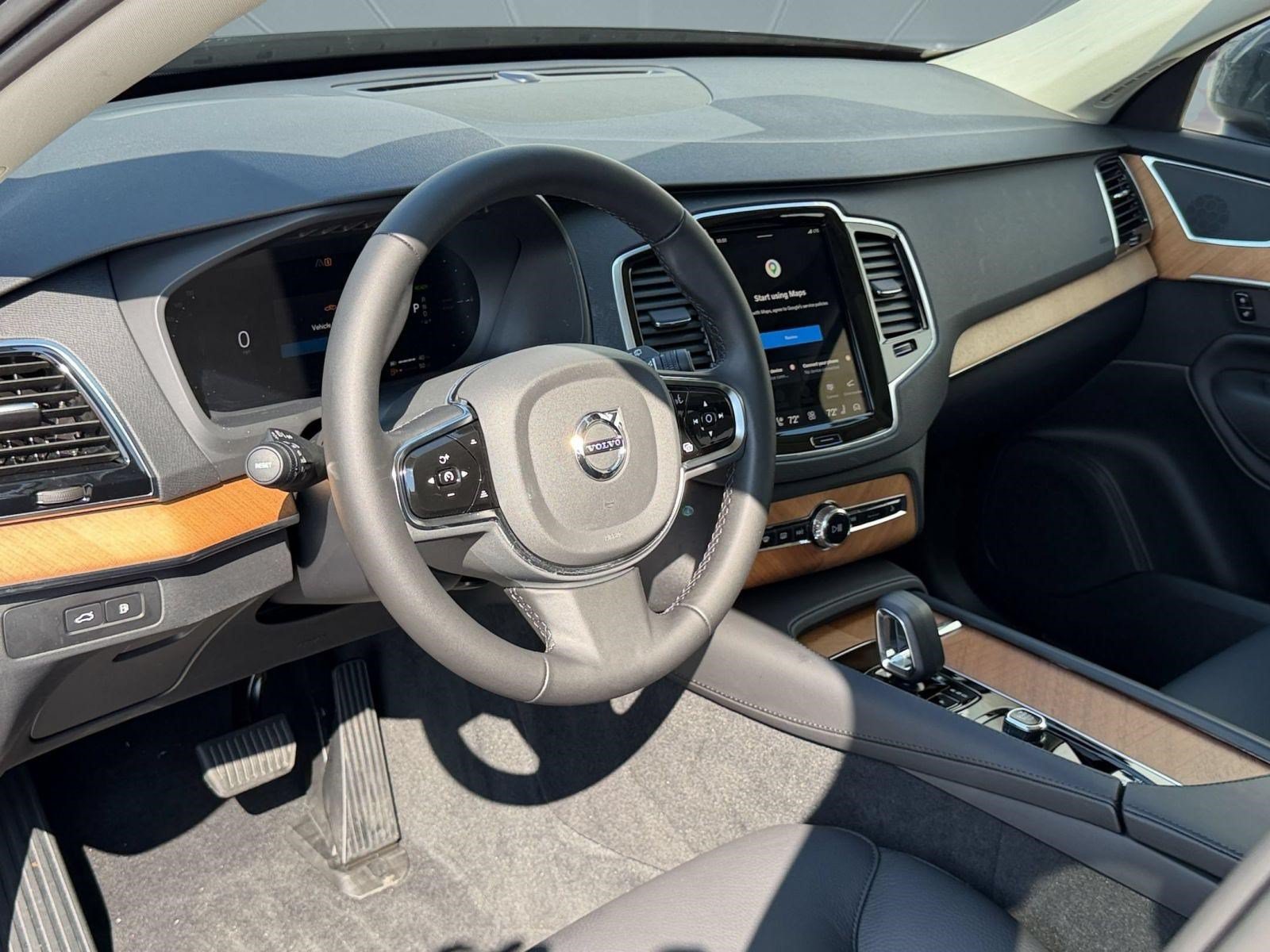 Used 2024 Volvo XC90 T8 Plus w/ Protection Package Premier AWD/4WD image 4