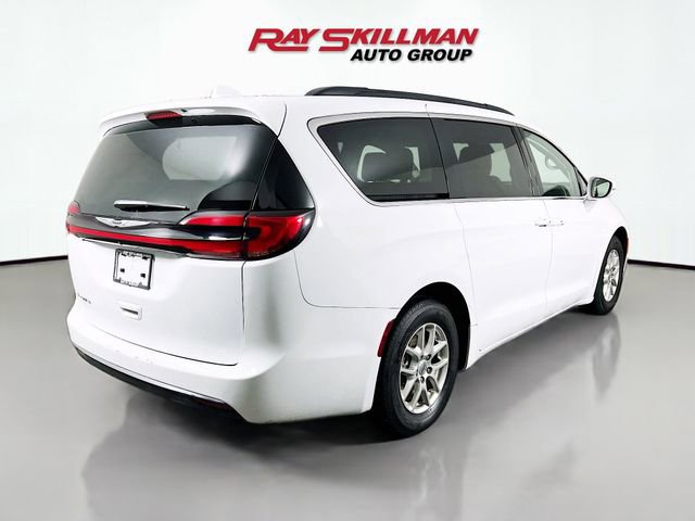 Used 2022 Chrysler Pacifica Touring-L image 7