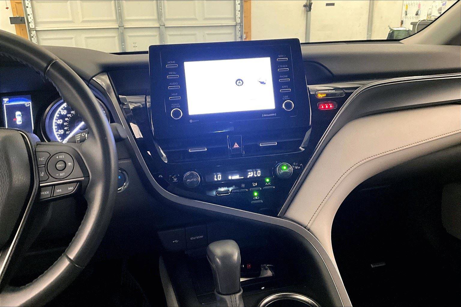 Used 2023 Toyota Camry SE image 6