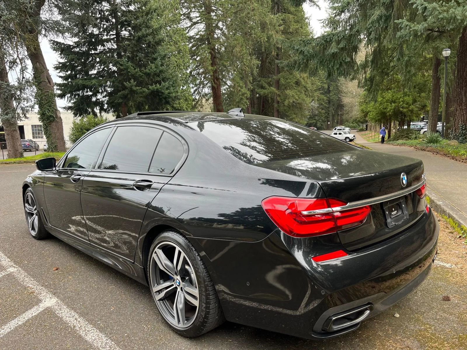 Used 2019 BMW 750i w/ Executive Package RWD image 4