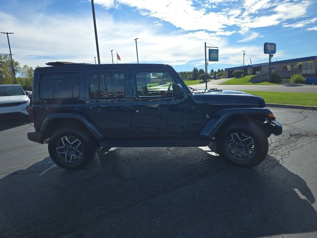 Used 2025 Jeep Wrangler Unlimited Sahara AWD/4WD image 9