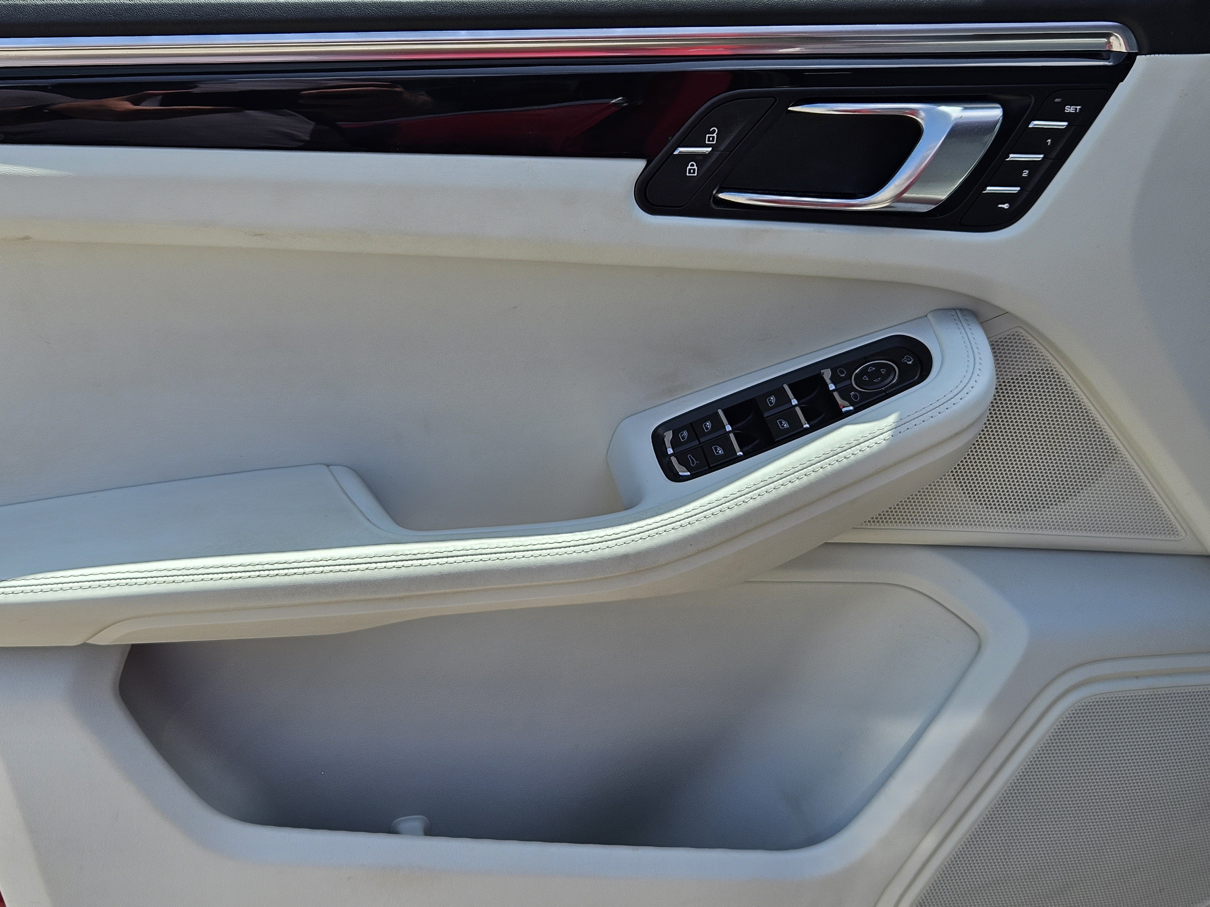 Certified 2023 Porsche Macan S AWD/4WD image 22