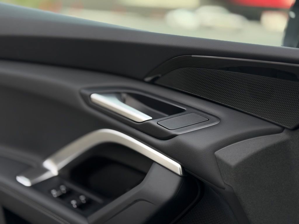 Used 2025 Audi Q5 Premium w/ Convenience Package image 21