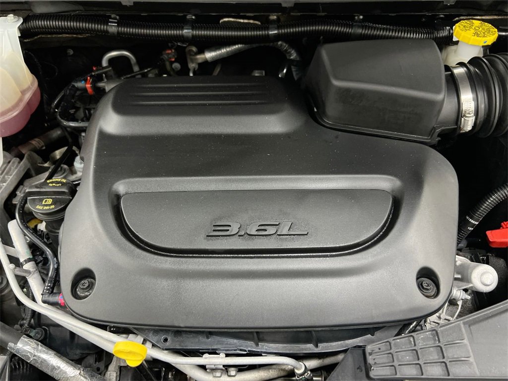 Used 2024 Chrysler Pacifica Touring-L image 24