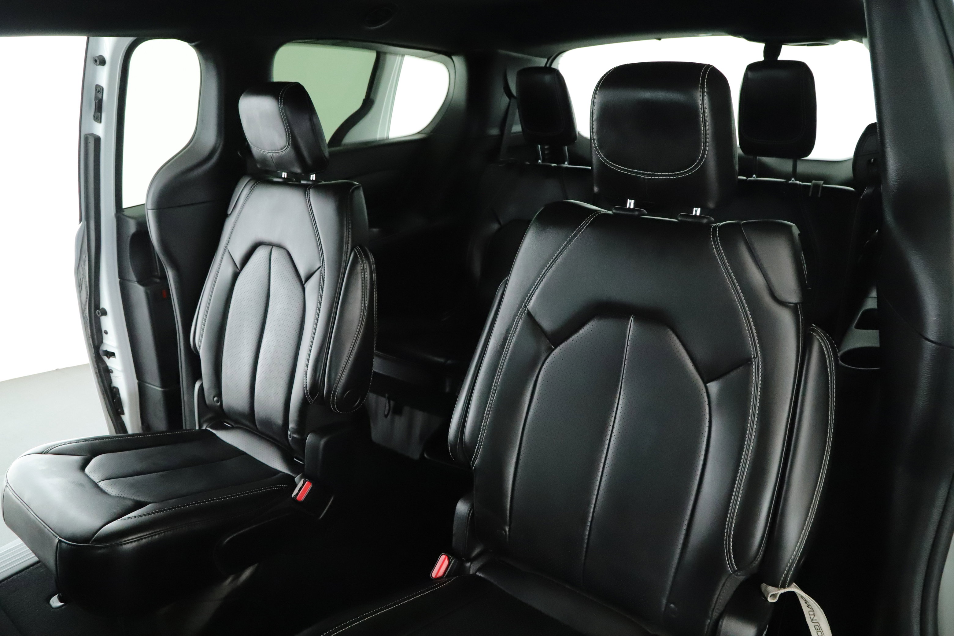 Used 2023 Chrysler Pacifica Touring-L w/ S Appearance Package image 5