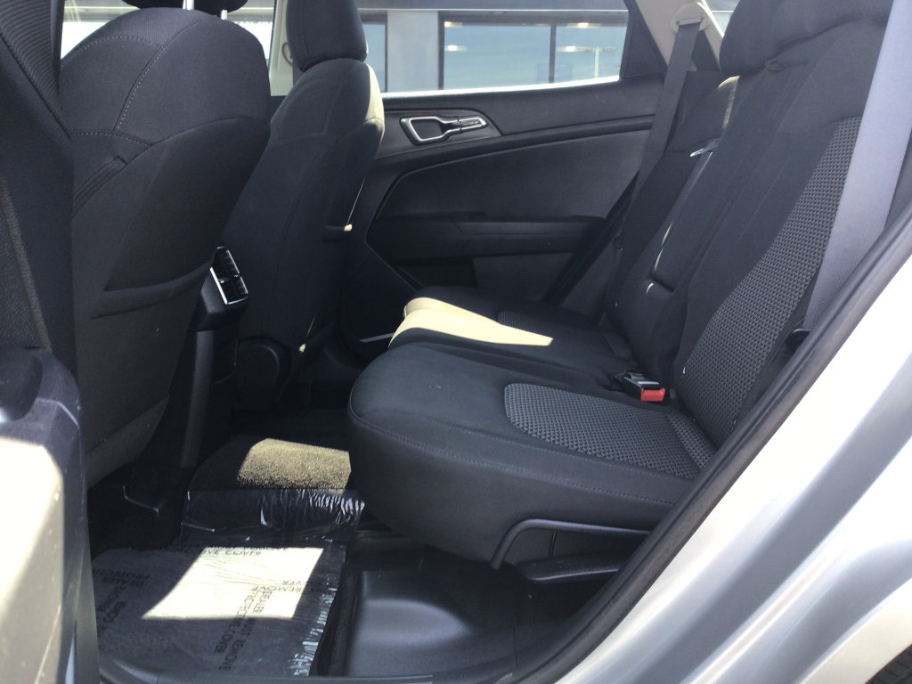 Used 2023 Kia Sportage LX AWD/4WD image 12